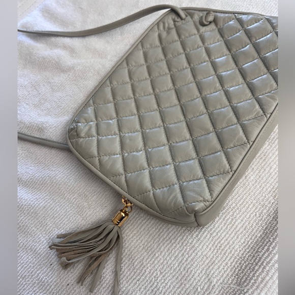 Charter Club Classics leather shoulder bag quilted gray with tassel pull - Picture 2 of 8